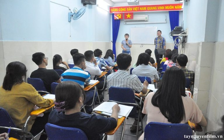 Làm sao để bớt run khi đứng trước đám đông