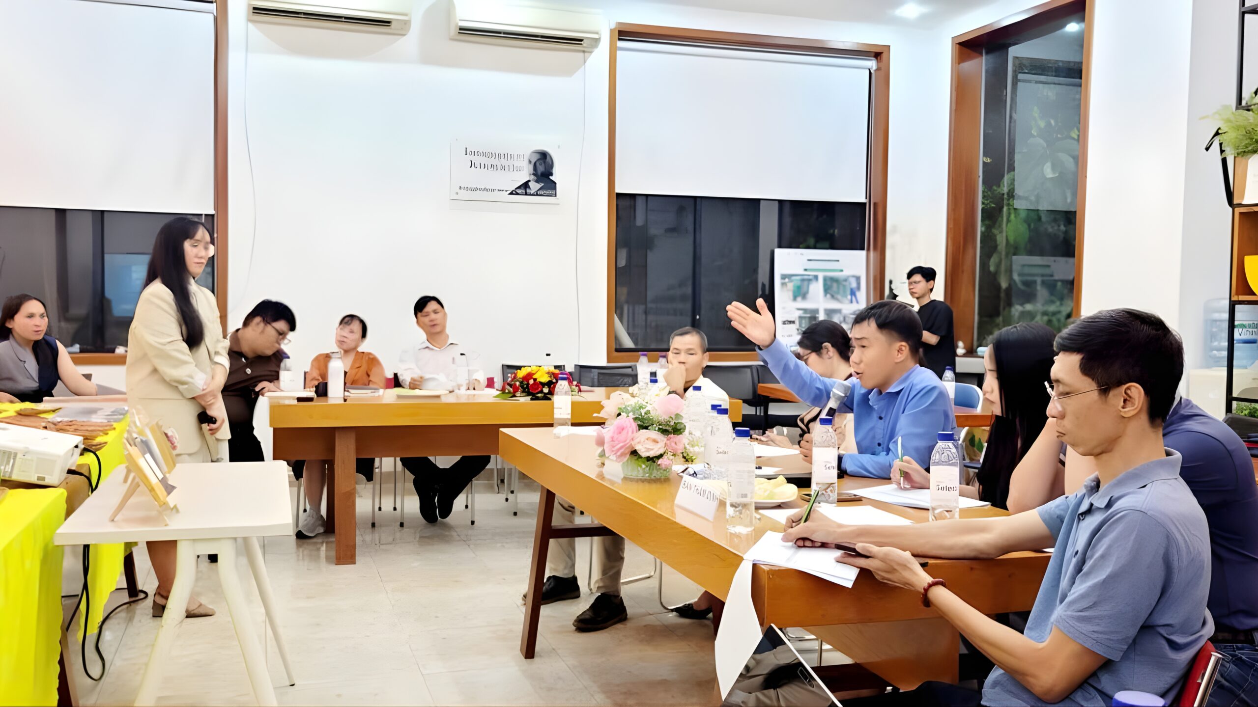 khoa-hoc-giao-tiep-ban-hang-cho-can-bo-cong-nhan-vien