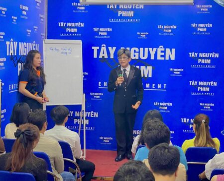 khoa-hoc-giao-tiep-cung-thanh-bach